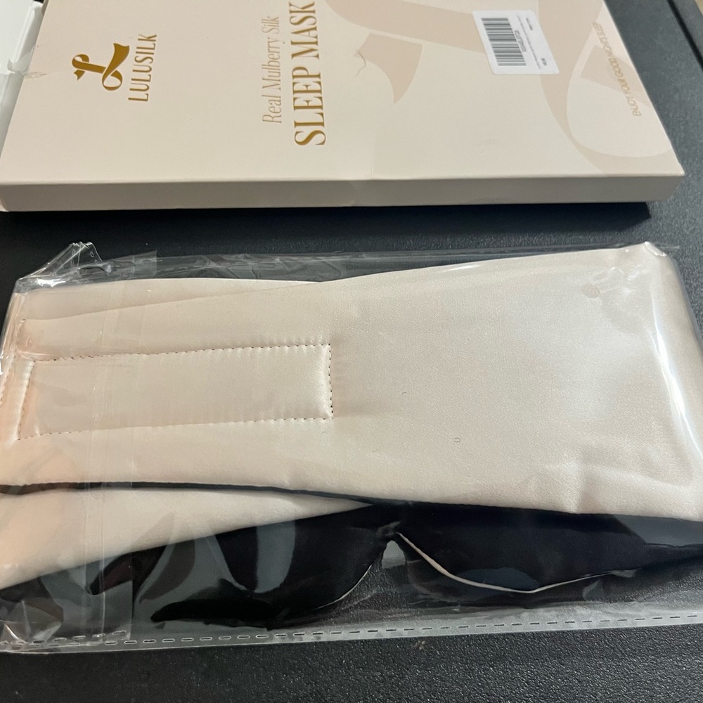 Reversible Mulberry Silk Sleep Mask for Women and Men, Adjustable - New - Picture 4 of 6